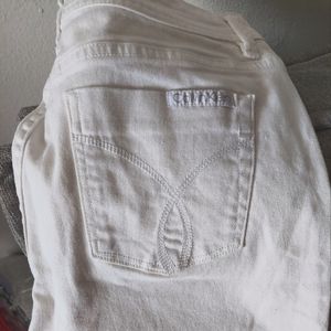Calvin Klein Capri Jeans Size 30/10  Color White